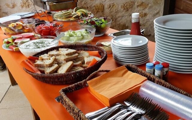 Charming House With a Covered Terrace Near Gourdon