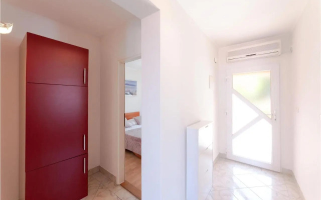 Two-Bedroom Apartment in Prigradica
