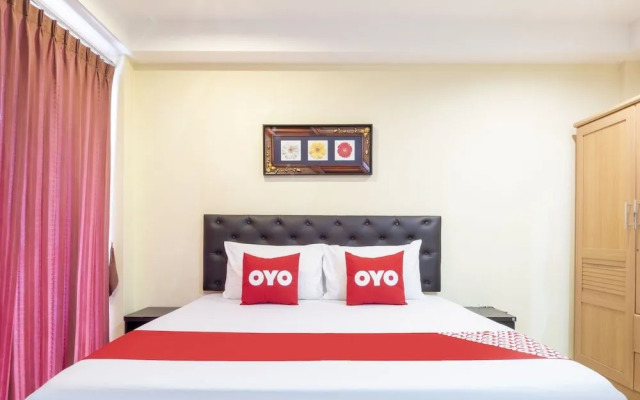OYO 75350 Hole In One Bar Hotel