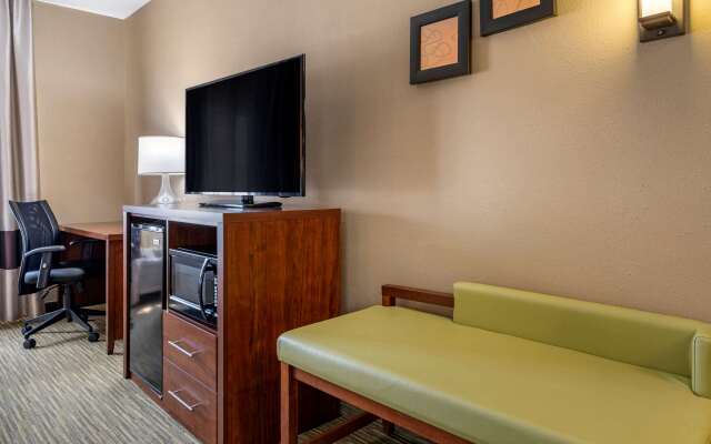 Comfort Suites North