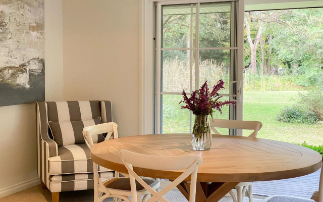 KEVALIER PARK Berry 4pm check out Sundays