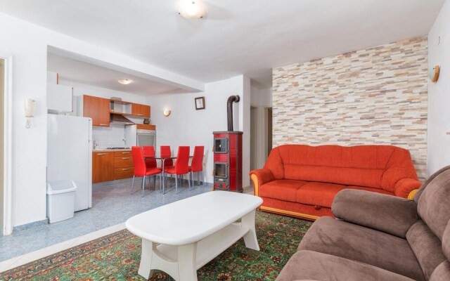 Beautiful Home in Vodnjan With Wifi and 5 Bedrooms