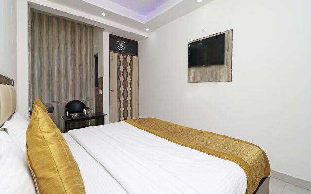 OYO 11633 Hotel Sweet Palace