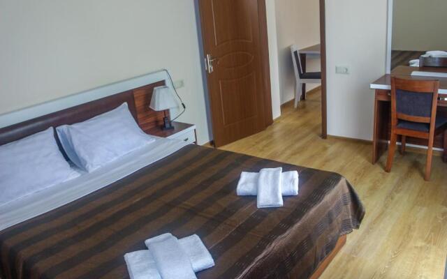 Golden Fleece Hotel