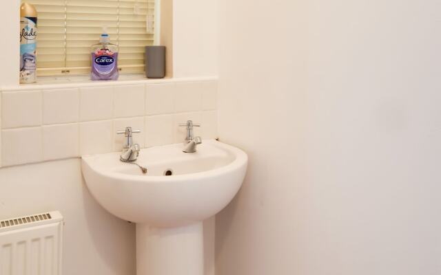 Simplistic Holiday Home in Cheltenham With Garden