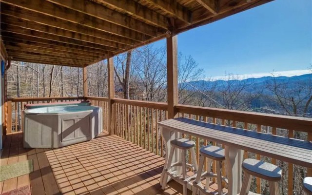 Black Bear Lookout - Two Bedroom Cabin