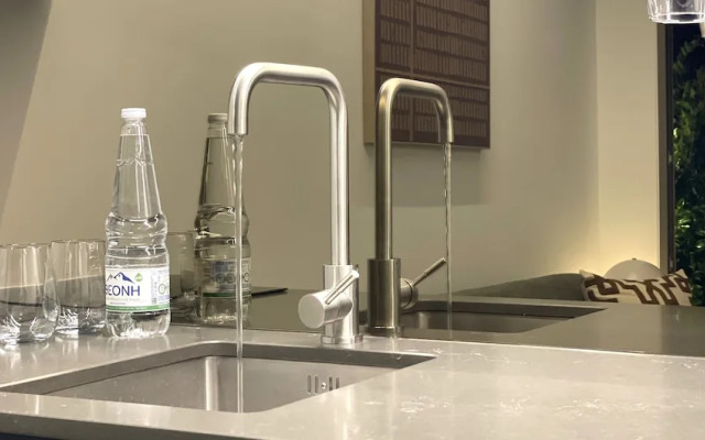 THE NIXON Suite and Apartments Hotel