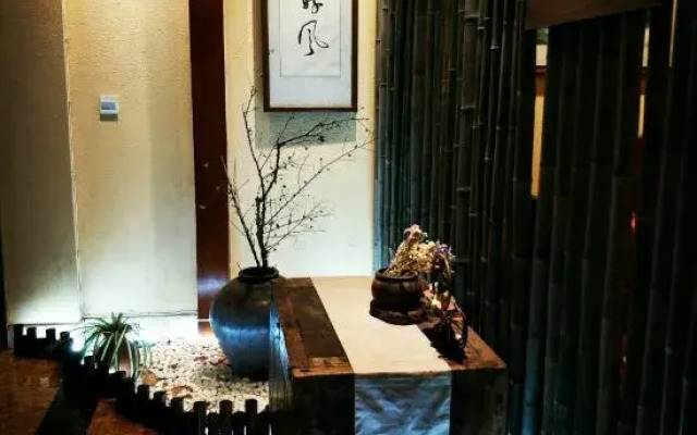 Nongyue Emei Shanju Hostel