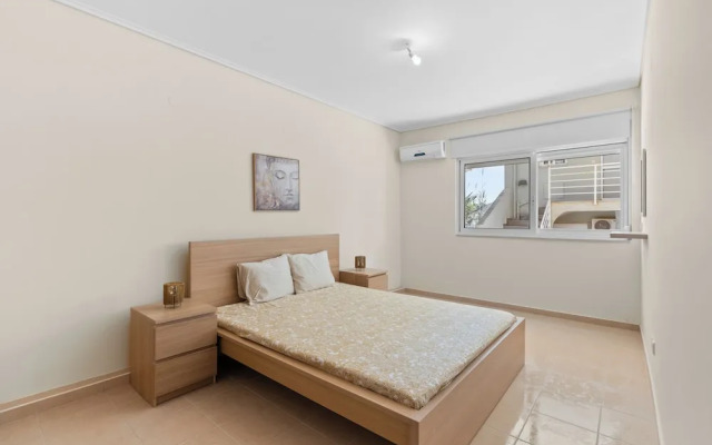 Nikiana Beach Modern Apartment
