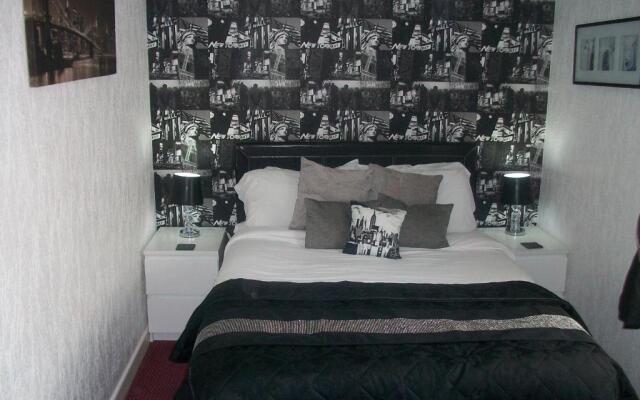 Benson Hotel - Small Families & Couples only