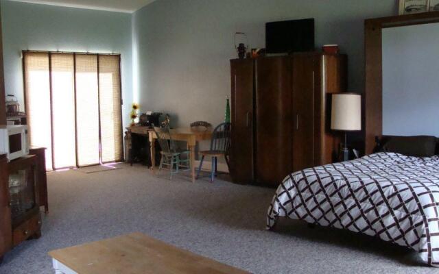 Knotty Pines Bed & Breakfast
