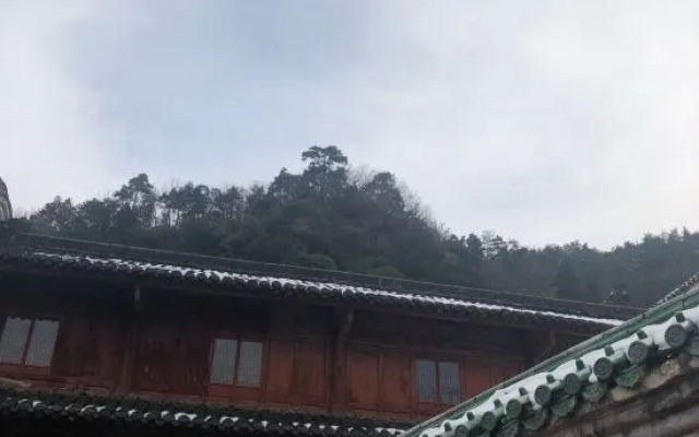 Wudang Mountain Longyuange Hotel