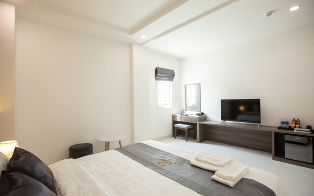 Hera Hotel