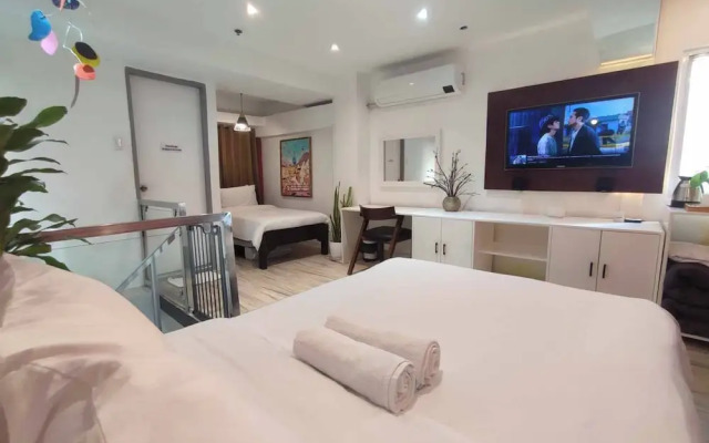 L1 Twin Bed Staycation in Bonifacio Global City