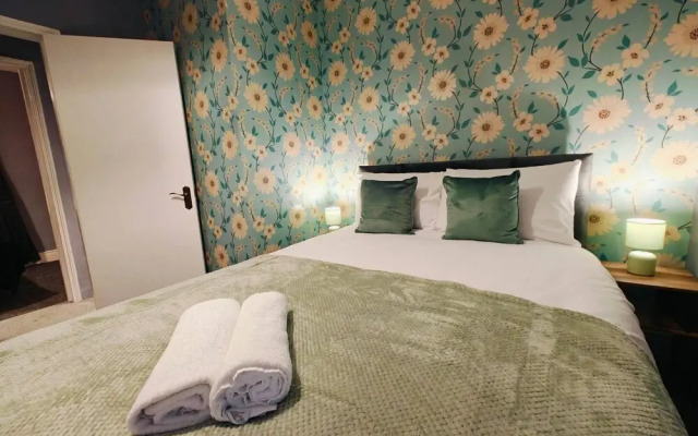 2BR Fortuna Meadow in Belfast
