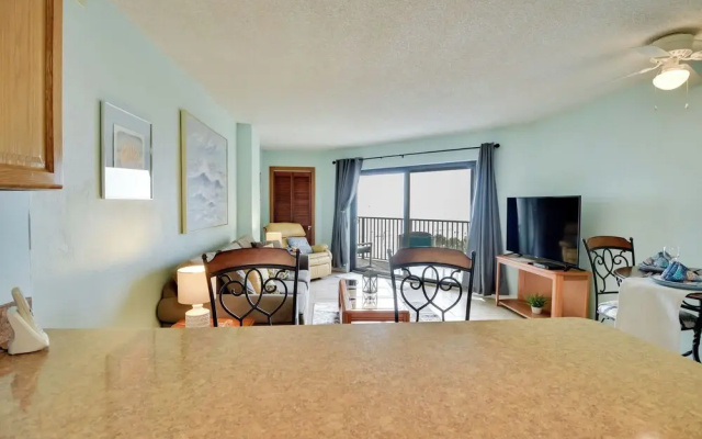 Ocean-view Condo w/ Balcony on Daytona Beach!