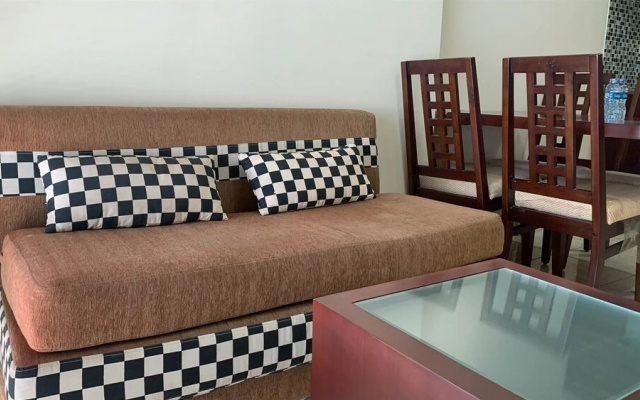 Warm And Minimalist 2Br At City Home Moi Apartment – Guest Rooms – Jakarta