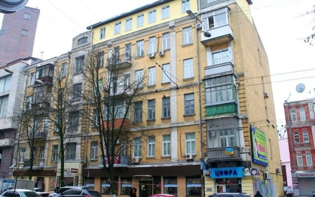 Apartment on Lvivska square