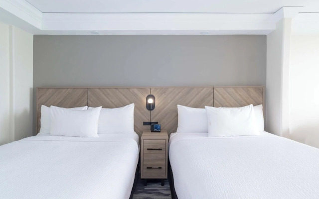 Sandman Signature Toronto Airport Hotel