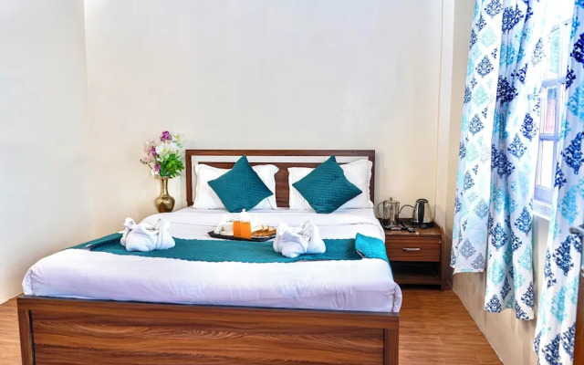 Hotel Pine Crest Inn