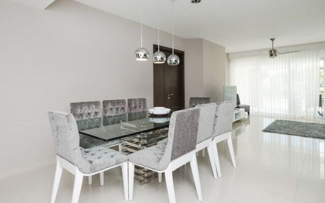 Marea Azul Condominium by ChezPlaya