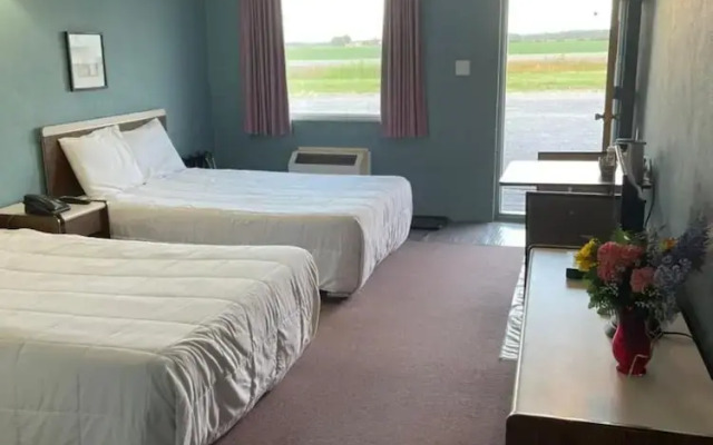Earlton Motel
