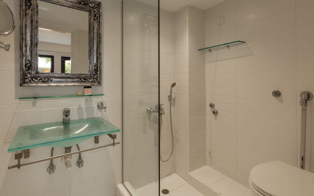 Nami Hotel & Suites