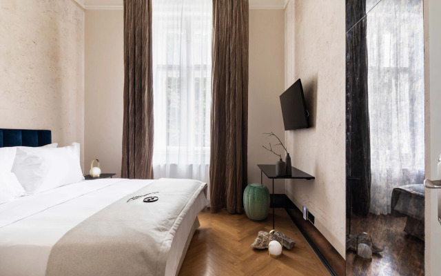 Zola Hotel - Palais de Bohème