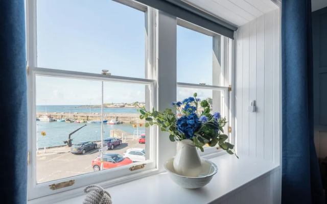 Shorefront Apartment - Sea View With 3 Bedrooms