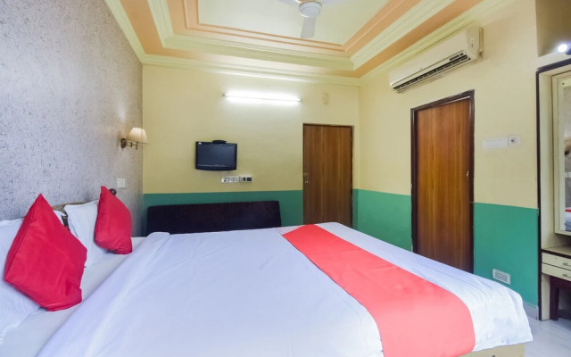 OYO 62127 Ritz Rivera