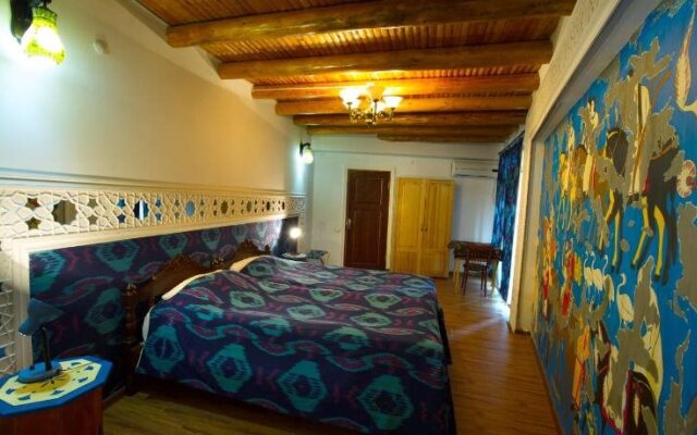 Bibi-Khanym Hotel