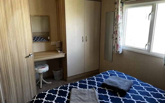 pet Free 2 Bedroom Caravan With Decking at Heacham