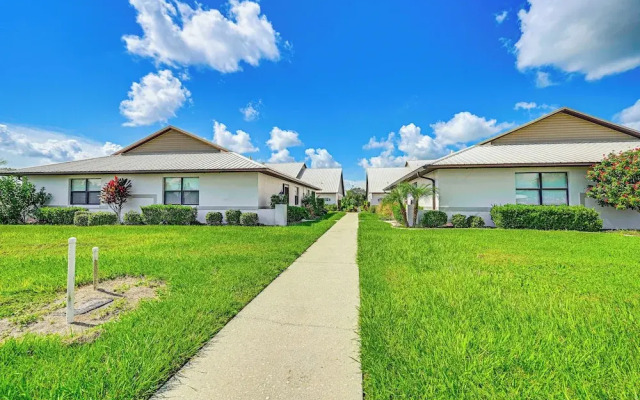 Sunny Canal-view Villa w/ Lanai in Sebring!