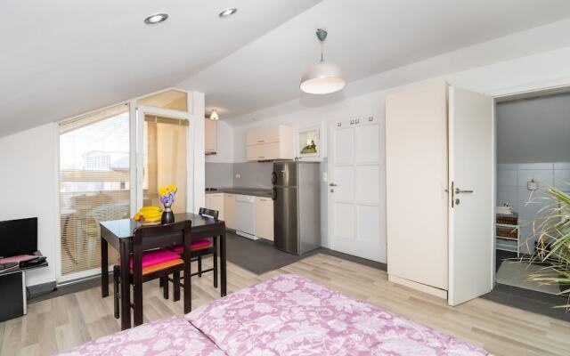Apartment Lena City Center Near Beach