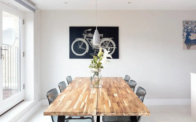 Fabulous Central Windsor Town House