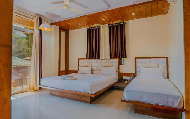 OYO 11483 Hotel Oakwood