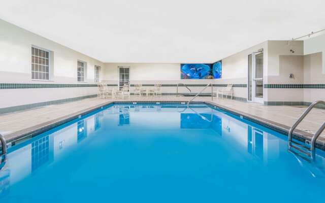 Super 8 By Wyndham Fargo Airport