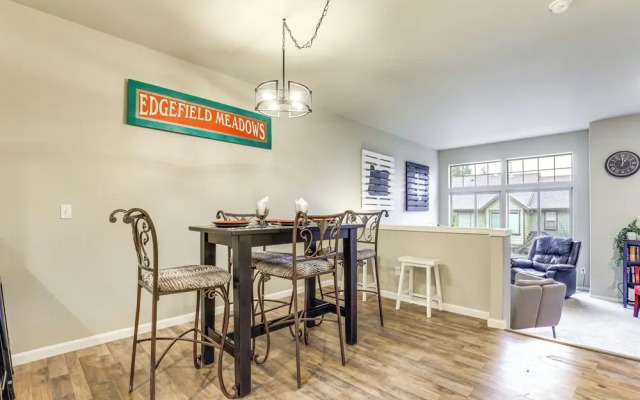 Walk to Mcmenamins Edgefield: Inviting Townhome!