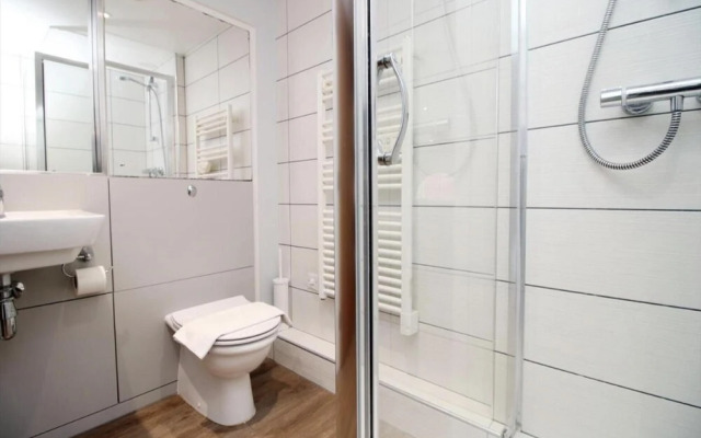 Lovely 2-bed Apartment in Swindon
