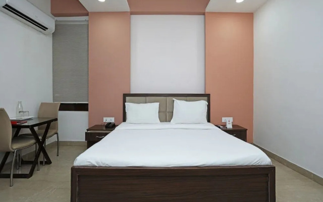 The Signature Hotel By OYO Rooms