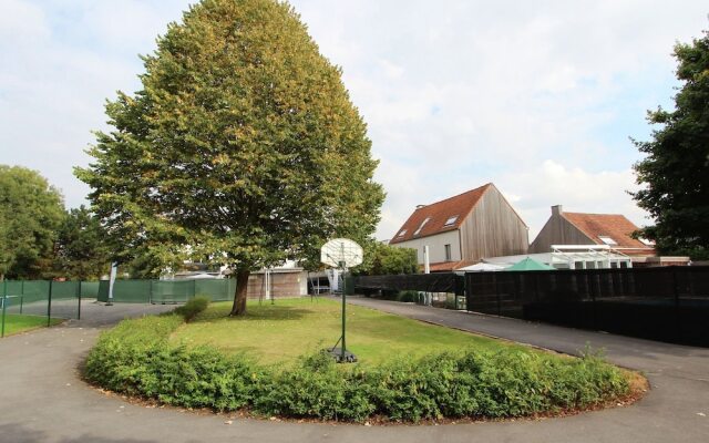 Modern Holiday Home in Zottegem with Hot Tub