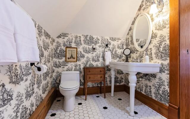 Harrison House Bed & Breakfast
