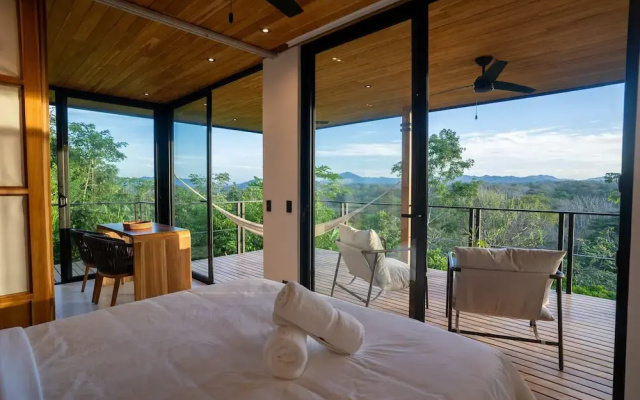 Chic 1BR Escape Breathtaking Balcony Views