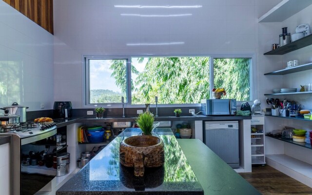 Chácara com Piscina a 40 min de SP
