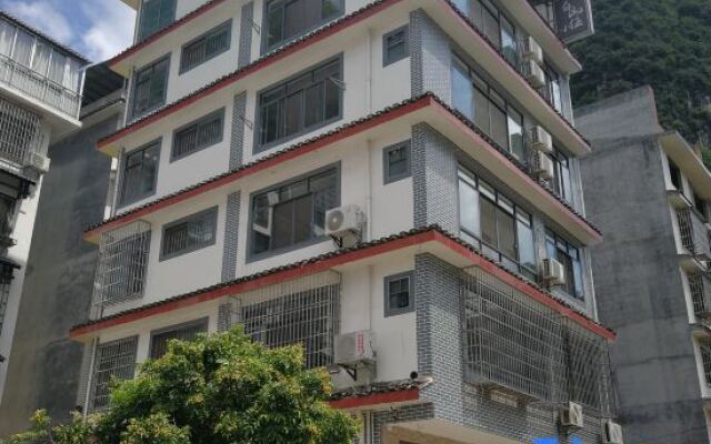 Yangshuo whitehill inn