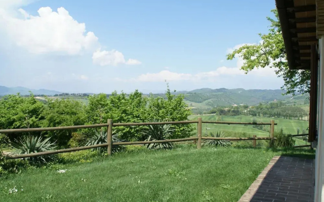 Apartment in Montone With Pool & Garden