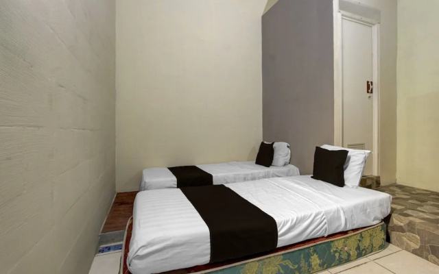 Chic Deluxe Twin Comfort Stay w/ Free Wifi – Guest Rooms – Semarang