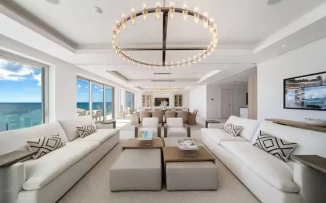 Luxury 4-bedroom Oceanfront Oasis