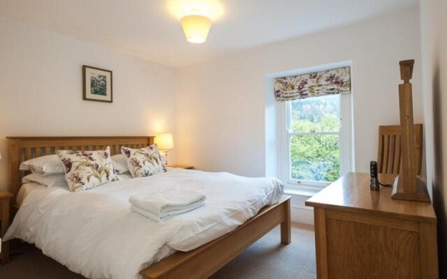 Bronfelin & Troed-y-Rhiw Holiday Cottage