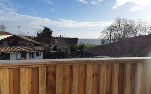 Villa avec vue sur le bassin